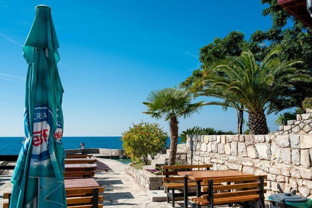 Apartmani Lux Sea Utjeha Exterior photo